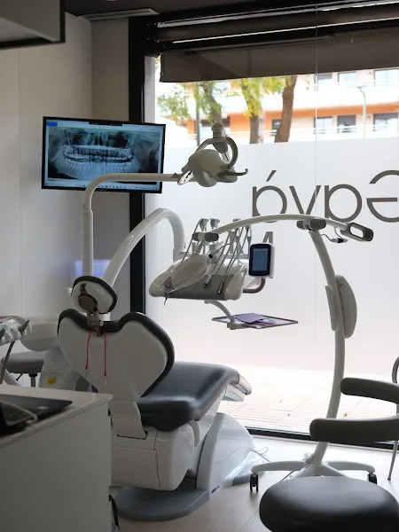 Gavà Mar Dental - Clínica dental en Hospitalet de Llobregat (L) - foto 3