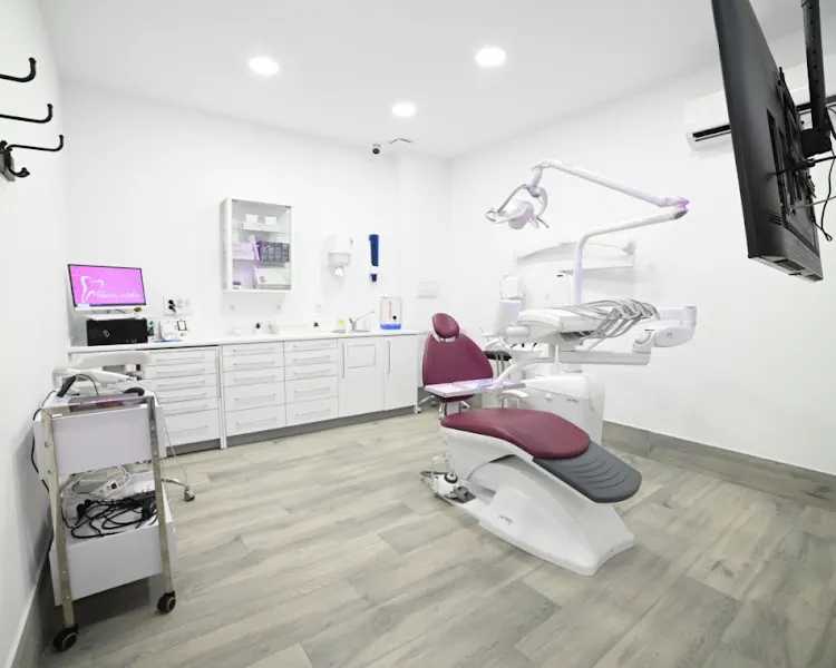 Clínica Dental Grupo Dental Clinics Motril