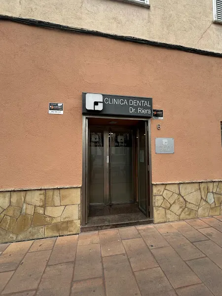 Clínica Dental Dr. Riera - Dentista en Granollers - foto 2