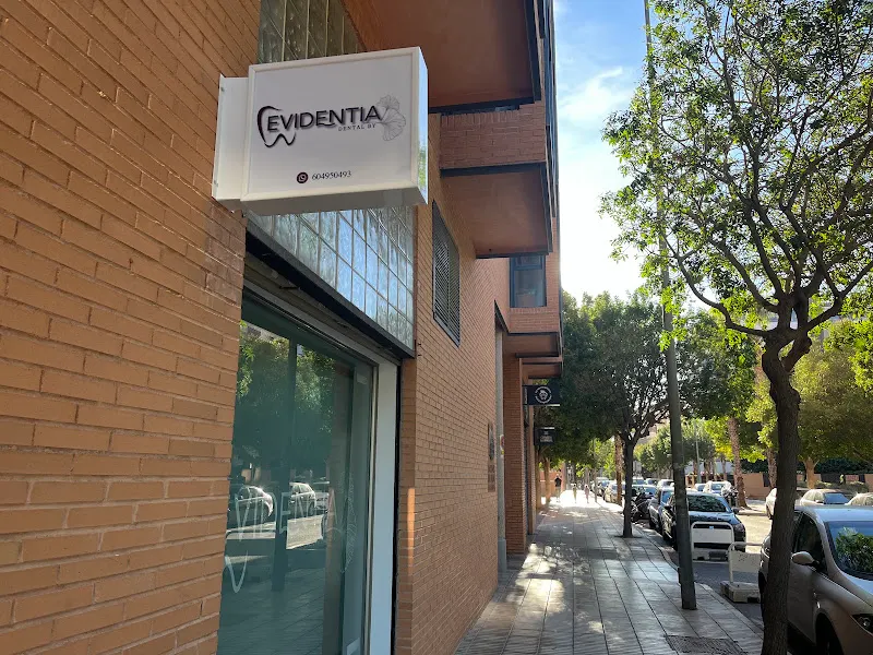 Clínica Dental By Evidentia - Clínica dental en Alicante - foto 2