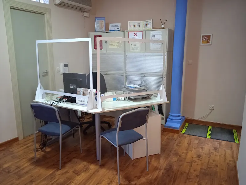 CLINICA DENTAL DOCTOR CARLOS FERNÁNDEZ - Dentista en Linares - foto 2