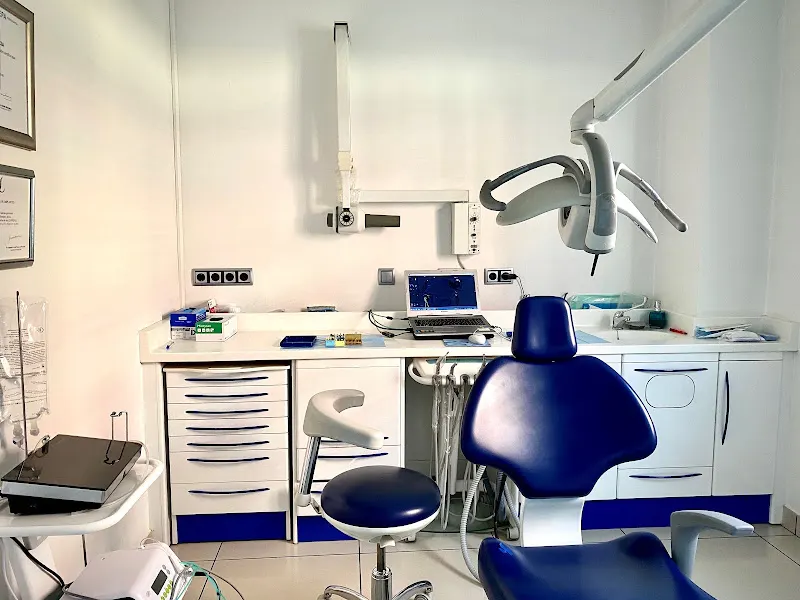 Clínica Dental Dr. Pompeyo - Acueducto