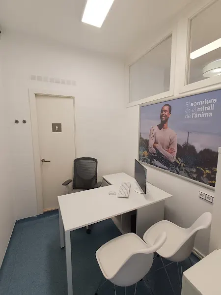 Clínica Dental Vitaldent - Dentista en Esplugues de Llobregat - foto 3