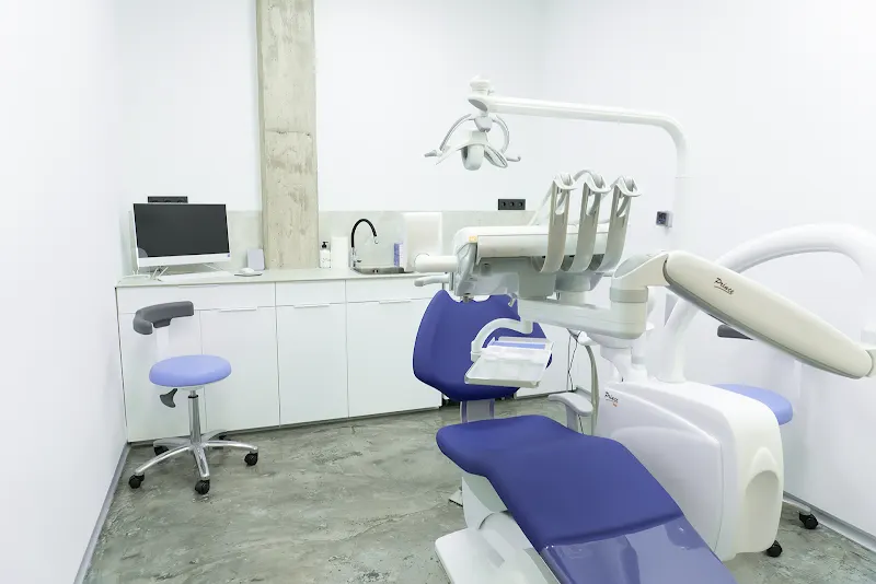 VARCHI Clínica Dental Sant Just Desvern - Dentista en Esplugues de Llobregat - foto 2