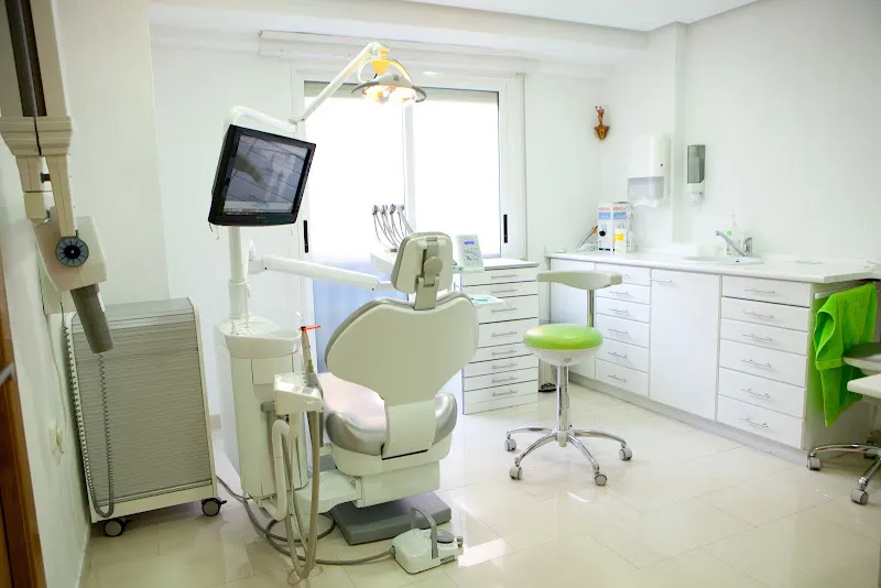 Pablo Chapapria García - Dentista en Santa Pola - foto 3