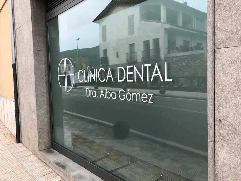 Clínica Dental Dra. Alba Gómez - Sant Joan les Fonts - Clínica dental en Olot - foto 3