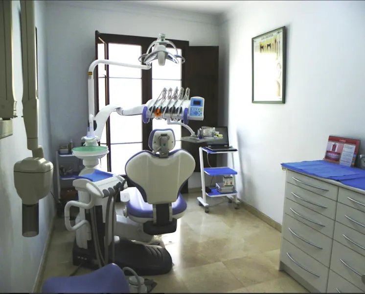 Dr Miramón López Manuel - Dentista en Ronda - foto 2
