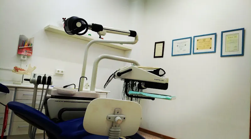 CLÍNICA DENTAL RAUL MONTES ARIAS - Clínica dental en Tortosa - foto 2