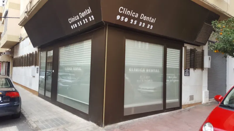 Clínica Dental Arce Calderón - Dentista en Almería - foto 2