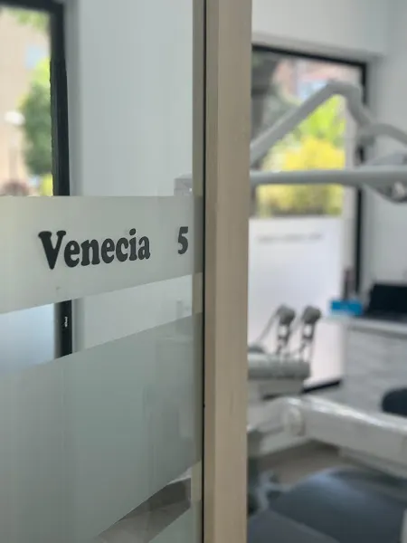Polident - Dres. Lozano y López - Clínica Dental Tomares