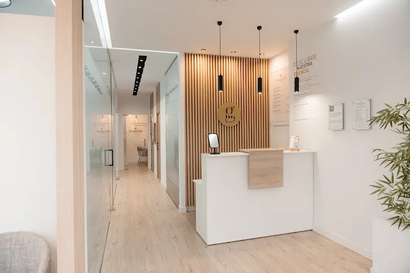 Clínica Dental Imagami - Dentista en Tomares - foto 2