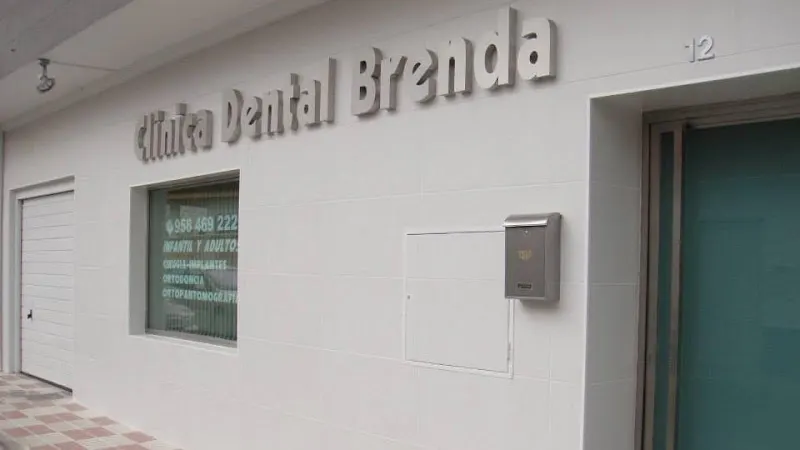 CLÍNICA DENTAL BRENDA RAMÍREZ