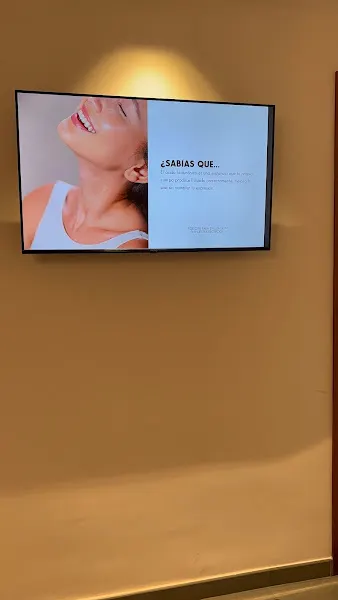 OM Clínica Dental – Dentistas especializados en Implantes, Ortodoncia y Carillas en Barcelona - Barcelona