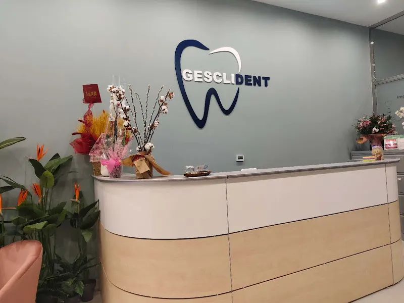 Clinica gesclident 凯旋门华人牙医 - Barcelona