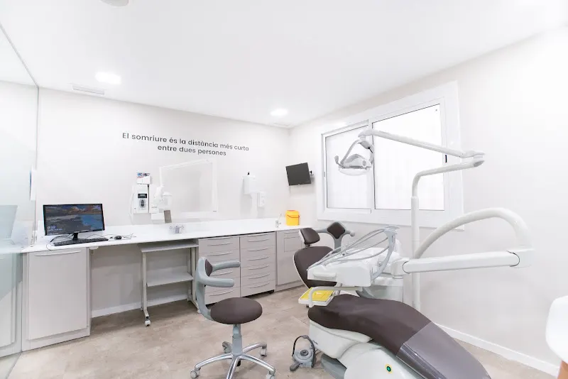 ADE - Asistencia Dental Especializada - Clínica dental en Barcelona - foto 2
