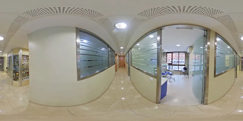 Clínica Dental Dr. Espanya | Sants | Les Corts - Dentista en Barcelona - foto 2