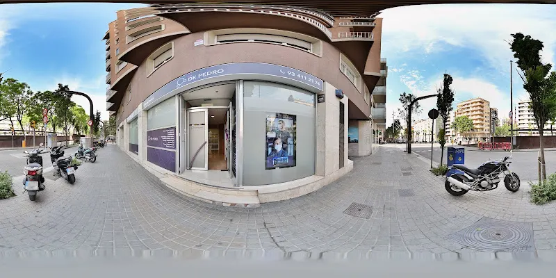 Clínica Dental Dr. De Pedro - Dentista en Barcelona - foto 2