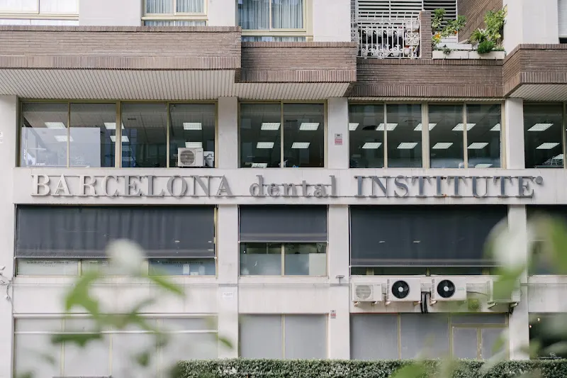 Barcelona Dental Institute by Padrós