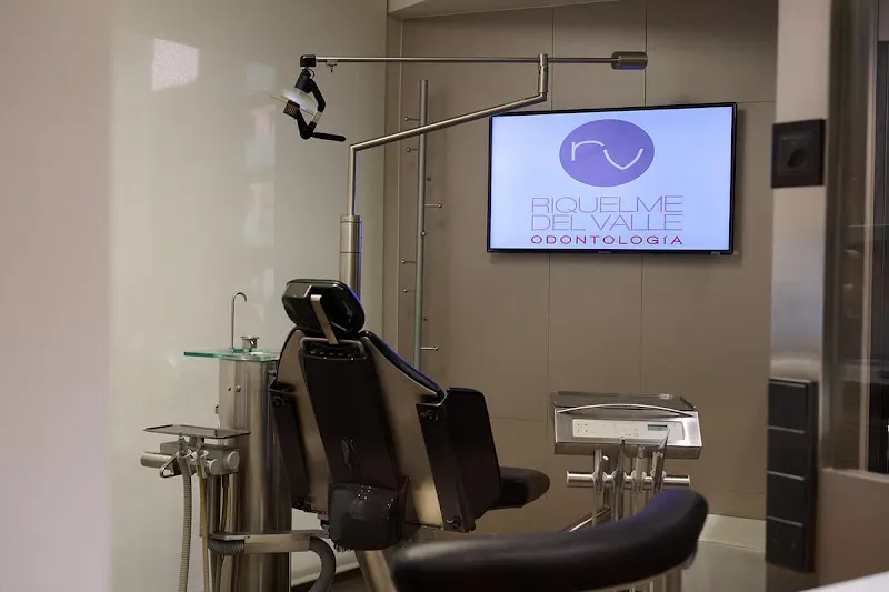 DENTISTA RIQUELME DEL VALLE ODONTOLOGIA