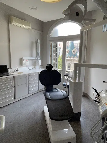 Clínica Dental Diagonal - Clínica dental en Barcelona - foto 2