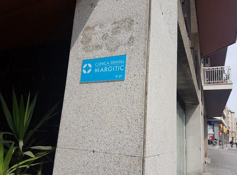 Clínica Dental Margitic, Arturo