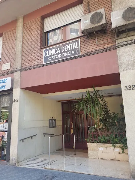 ICMO CLÍNICA DENTAL ORTODONCIA - Periodoncista de implantes dentales en Barcelona - foto 2