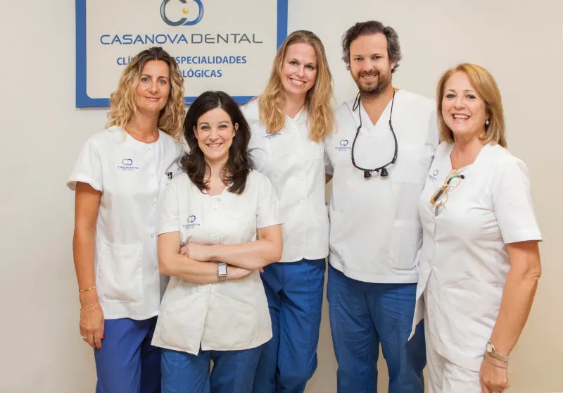 Casanova Dental - Dentistas, Implantes, Invisalign, DKV - Palma