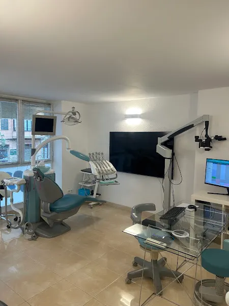 Company & Dominguez Clinica Dental - Palma