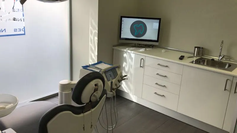 CLINICA DENTAL - Carballo