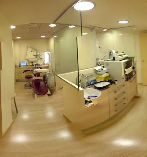 Centro Odontológico Sant Quirze - Dentista en Santa Coloma de Gramenet - foto 2