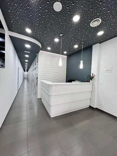 Impladent - igualada - Dentista - Dentista en Badalona - foto 2