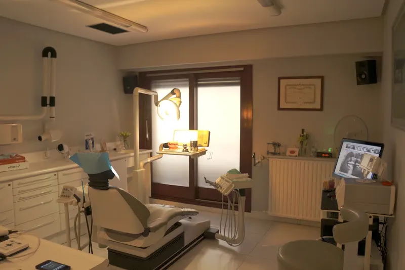 Gutiérrez José M - Dentista en Donostia-San Sebastian - foto 2