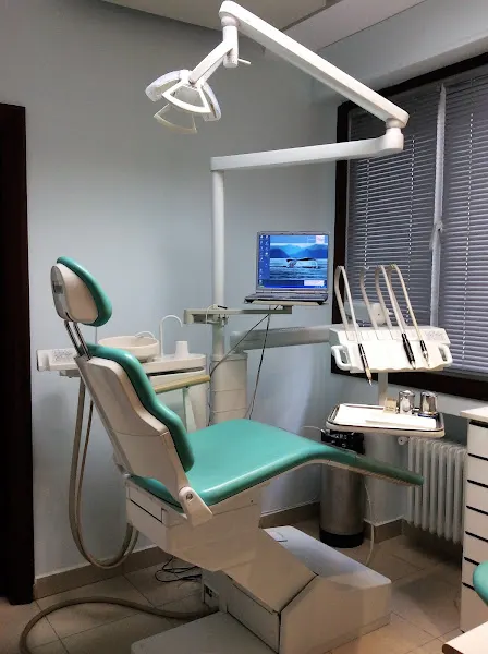 Clínica Dental Miguel A Cobos - Dentista en Logroño - foto 2